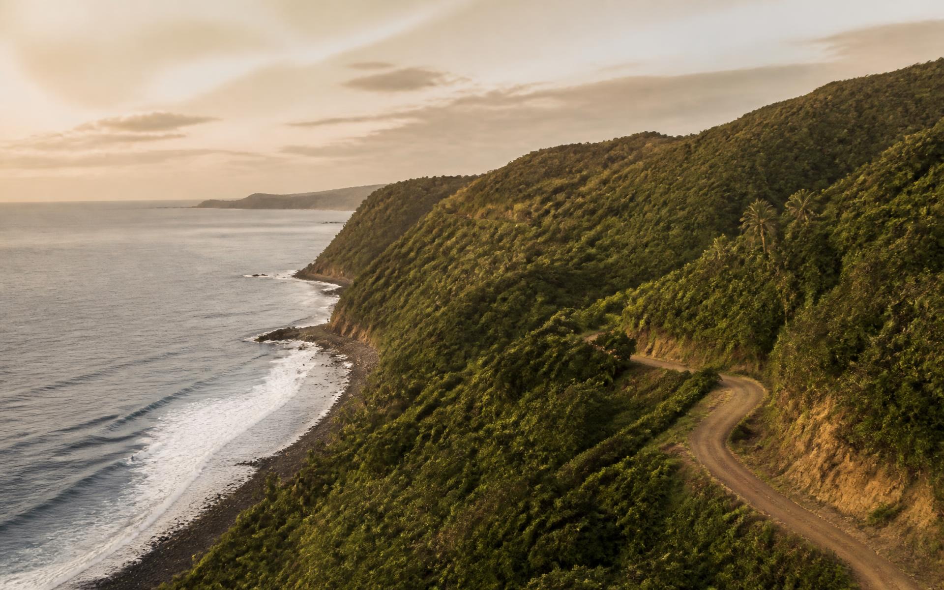 Hügelkette über der Pazifikküste bei El Zonte, El Salvador